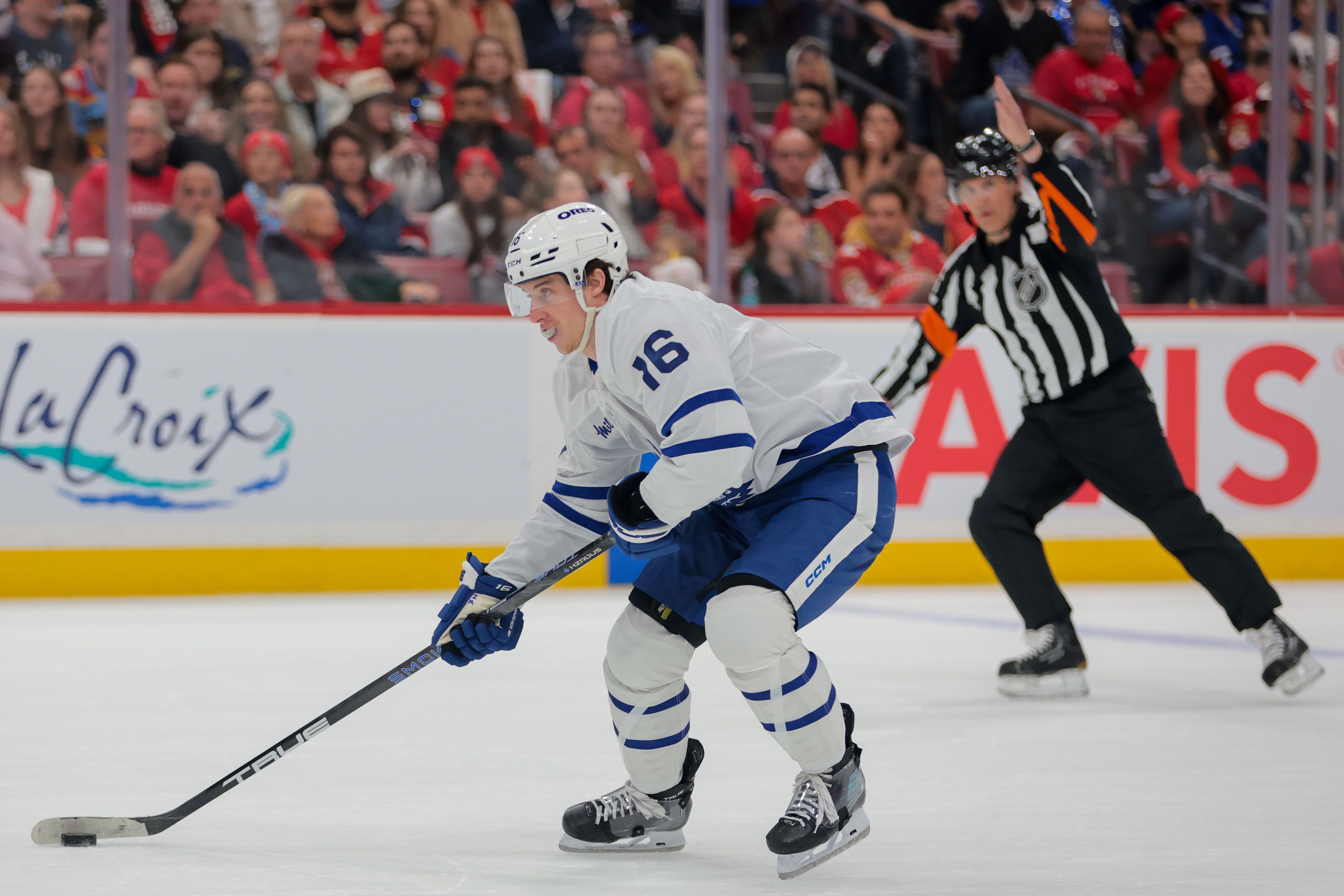 Mitch Marner needs to shoot more (Imagn)